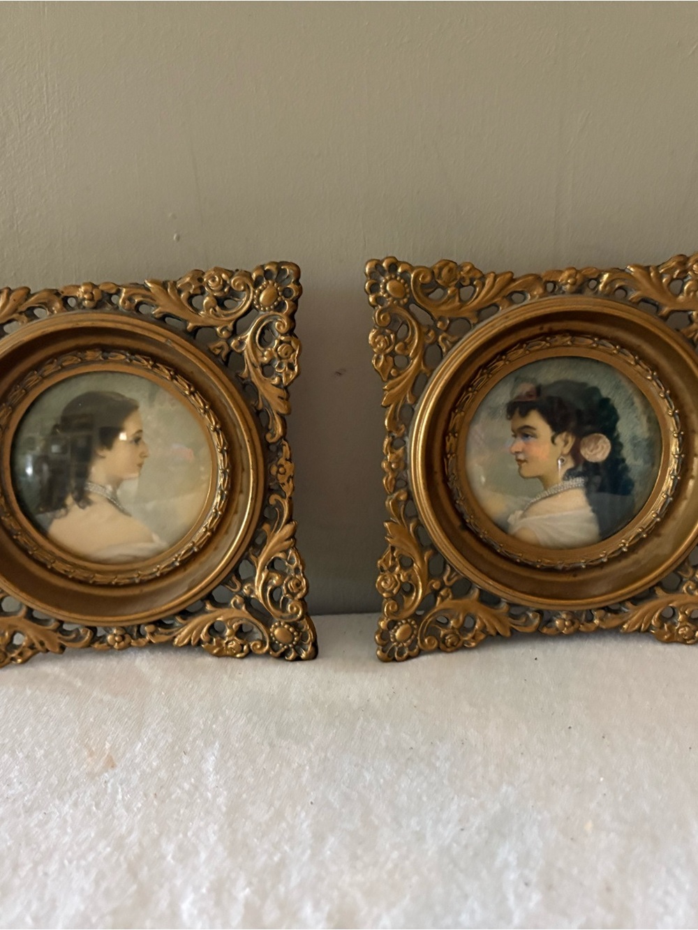 Decorative Cameo Creation Gold Ornate Round Portrait Wall Frames - Set of 2